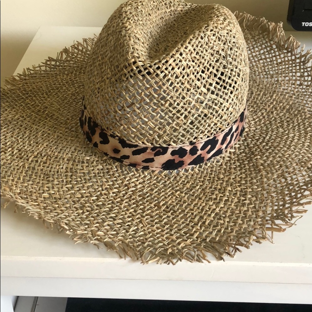 Woven beach hat with cheetah detail